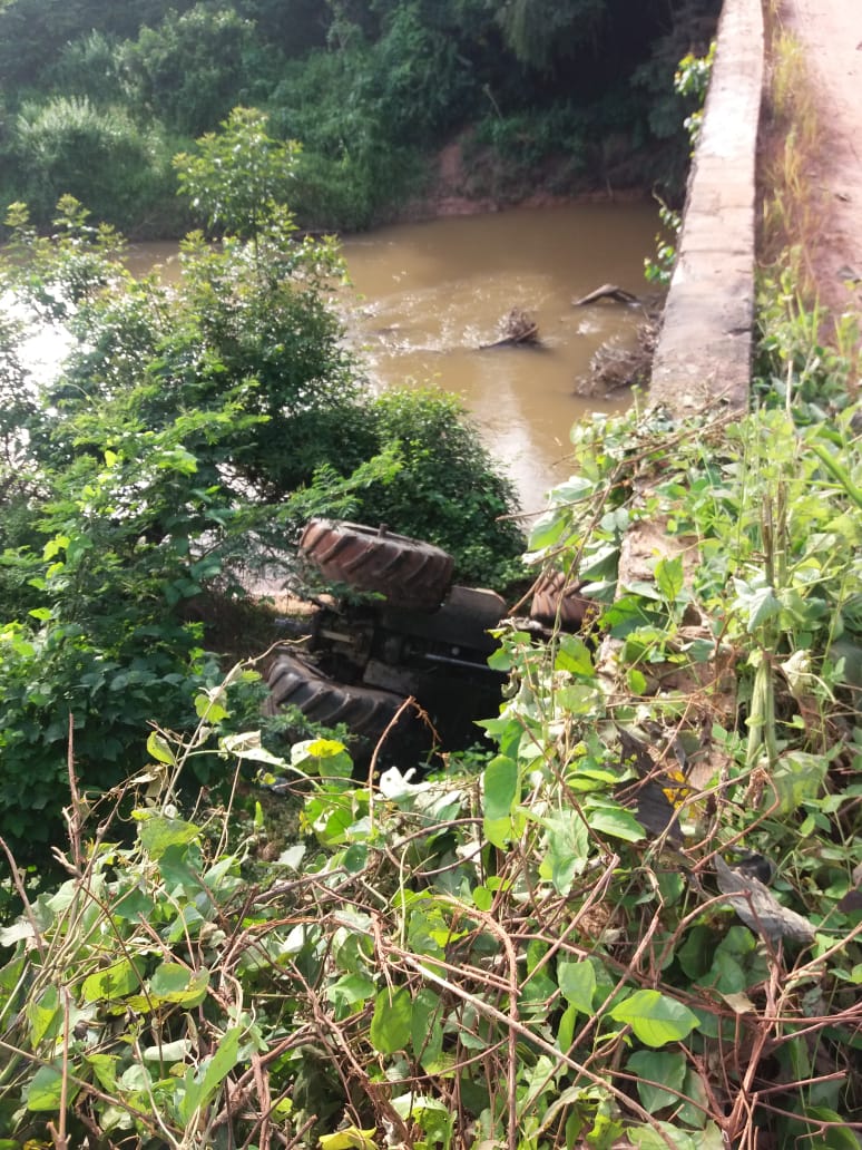 Trator capota em ponte de Taguatinga (TO) e deixa uma pessoa morta e outra ferida