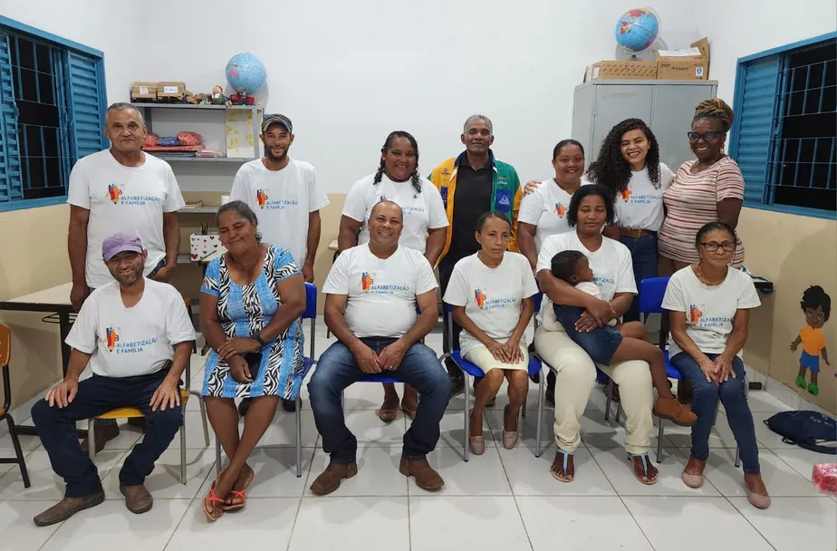 Jornal o Globo destaca projeto do quilombo Kalunga, que realiza sonho de pessoas com mais de 35 anos, que aprendem a ler e a escrever