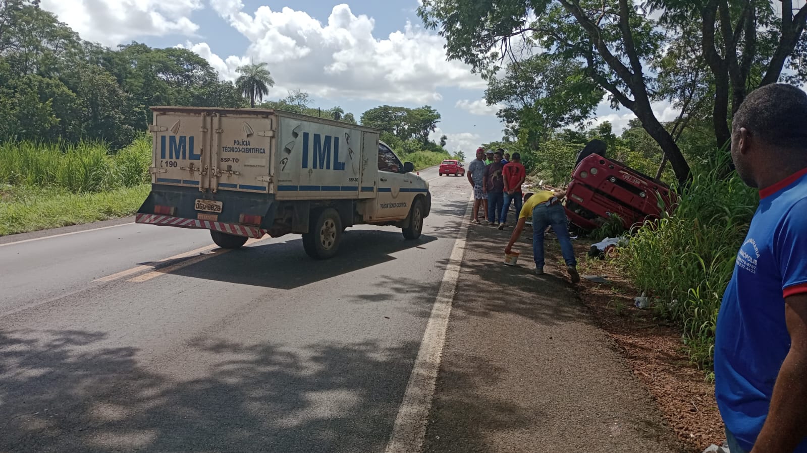 Caminhão de granito capota e mata motorista próximo a Novo Jardim (TO)