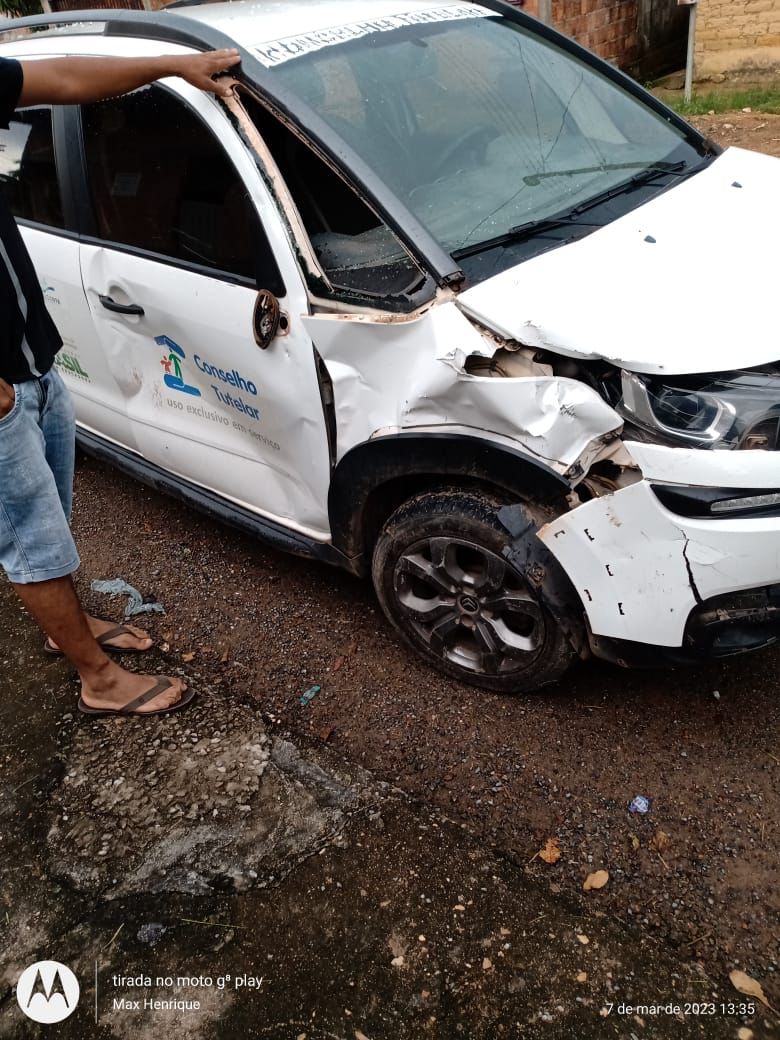 Acidente com carro da prefeitura deixa um gravemente ferido em Cavalcante (GO)