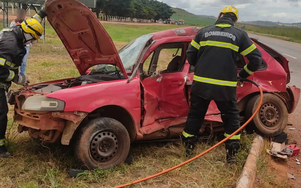 Acidente mata homem e deixa duas crianças e uma mulher feridas na GO-118 neste feriadão