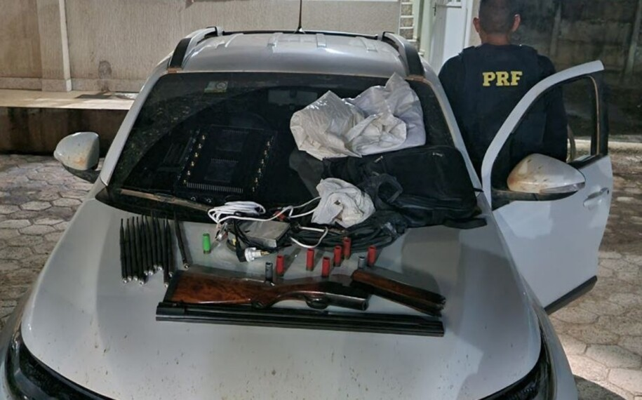 PRF recupera veículo furtado e apreende arma em Flores de Goiás (GO)