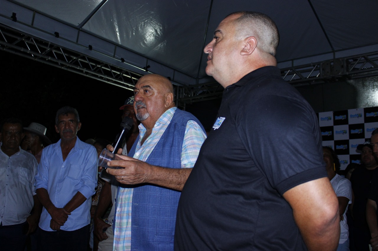 Vereador Rafael Miranda reúne políticos e correligionários em sua residência