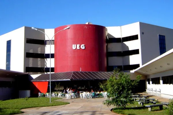 UEG abre edital de concurso para professores efetivos em Campos Belos (GO), Anápolis e mais 20 cidades