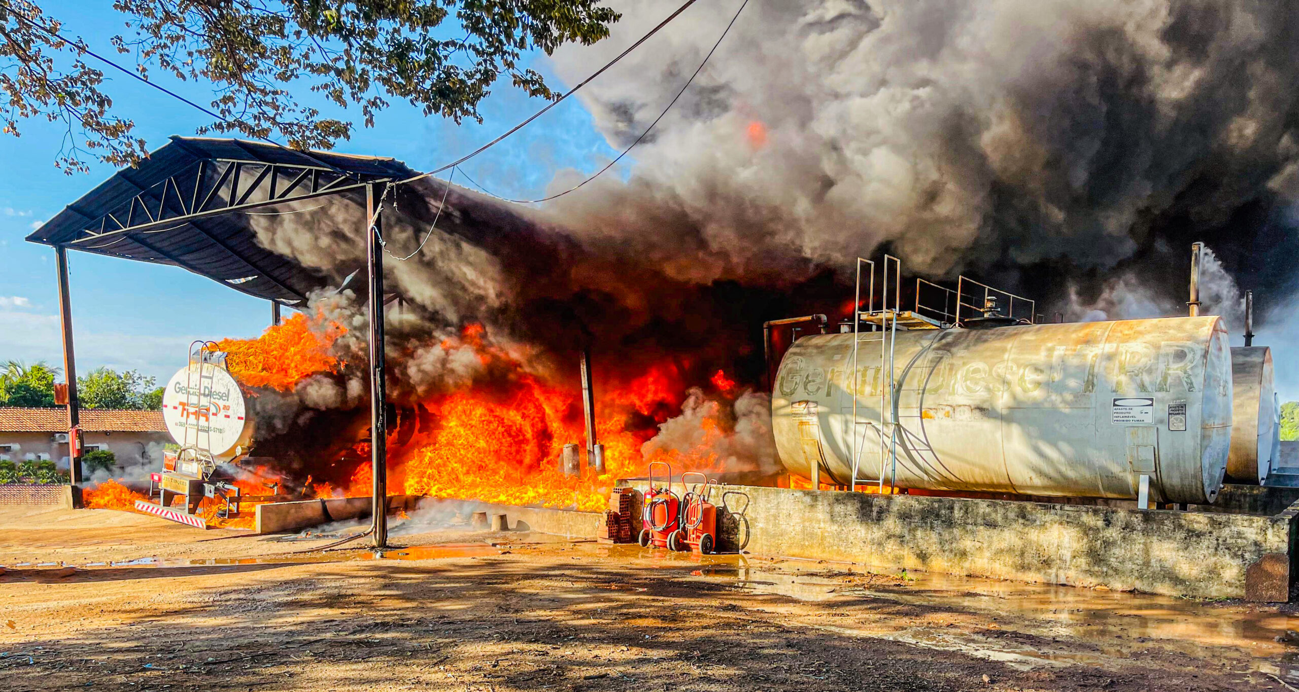 Grande incêndio atinge distribuidora de combustível em Dianópolis (TO)