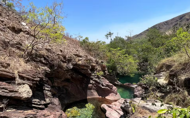 Conheça complexo de cachoeiras na Chapada dos Veadeiros com água cristalina