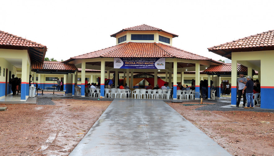 Inaugurada escola na comunidade quilombola Kalunga do Mimoso; aquela que tantas vezes cobramos no Blog