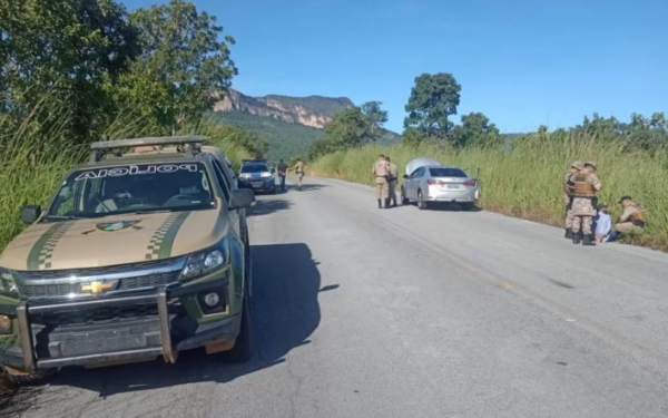 Em Arraias (TO), carro furtado em Palmas é recuperado; dois são presos