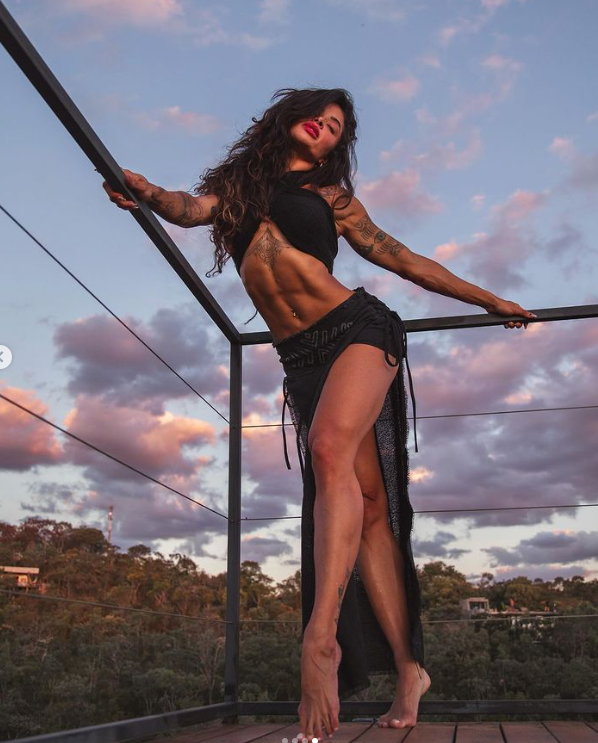 Aline Campos sensualiza em ensaio na Chapada dos Veadeiros; veja fotos