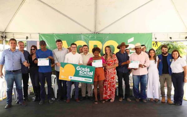 Governo de Goiás realiza a maior entrega em cartões do Crédito Social em Teresina de Goiás (GO)