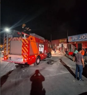 Botijão de gás causa incêndio em casa de Campos Belos (GO)