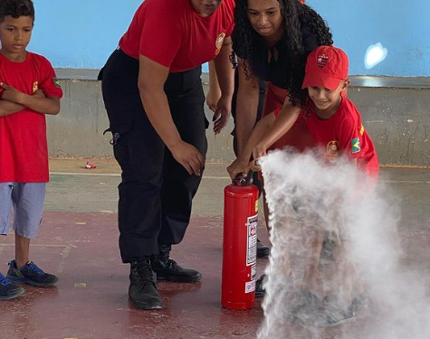 Suposta empresa aplica golpe em Campos Belos (GO) envolvendo “bombeiros mirins”