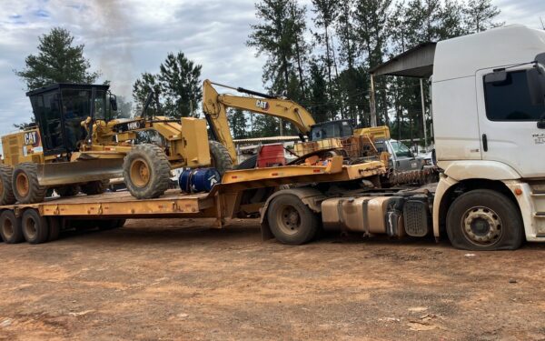 Carreteiros terceirizados pela Pavienge fazem greve em Doverlândia (GO) e expõem crise na empresa