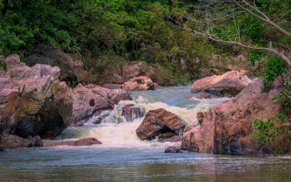 Carestia no balneário do rio Bezerra