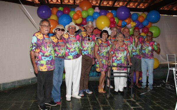 Família Santos celebra reencontro após uma década em grande festa