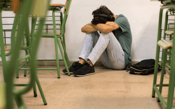 Escolas podem ser obrigadas a notificar conselho tutelar quando identificarem automutilação entre alunos