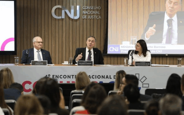 Encontro de Comunicação do Judiciário: “É preciso fazer com que mentir volte a ser errado”, diz Barroso