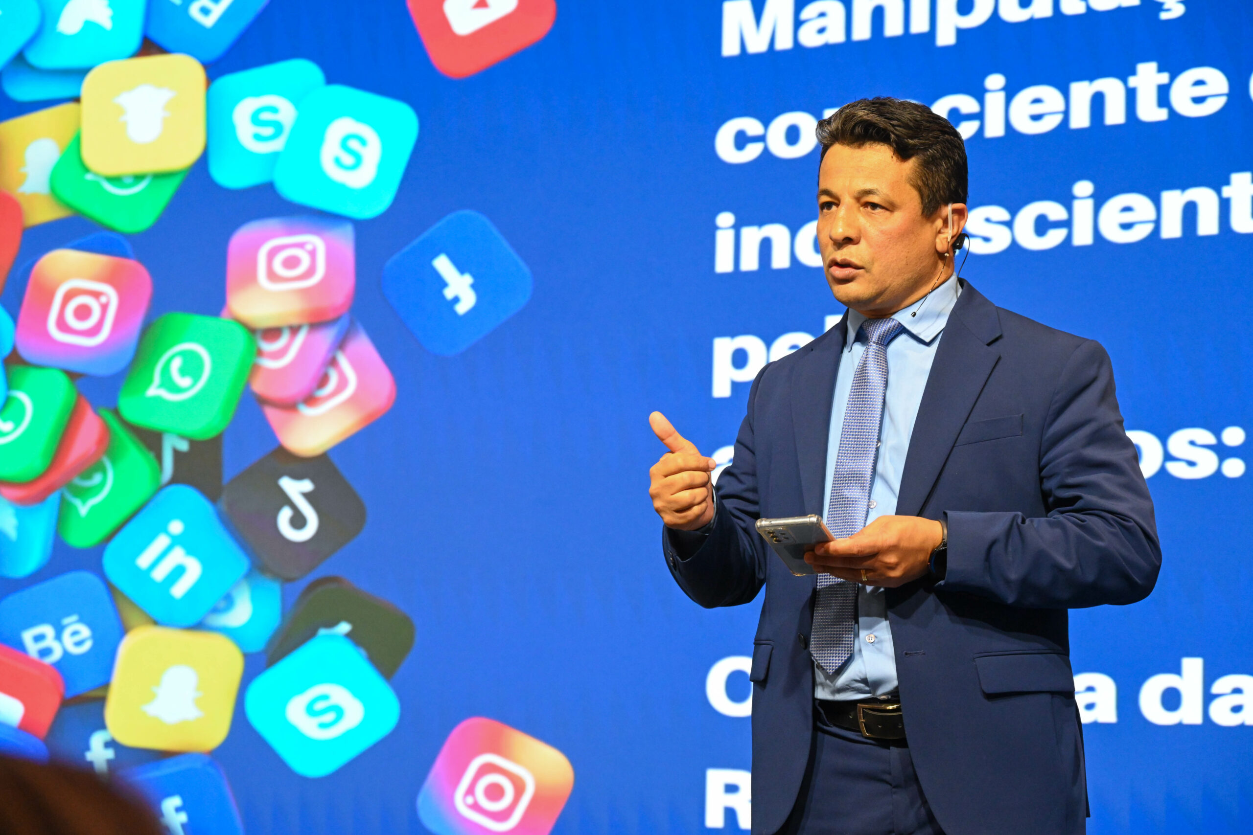 STM sedia palestra e lançamento de livro sobre jornalismo e inteligência artificial