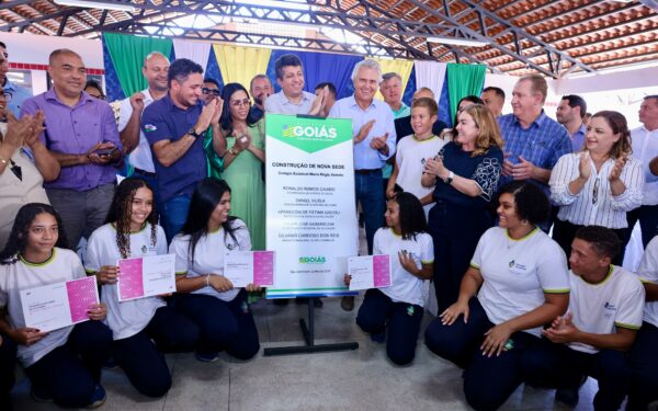 Caiado entrega nova sede de escola em São Domingos e reforça fim das unidades de placa no estado