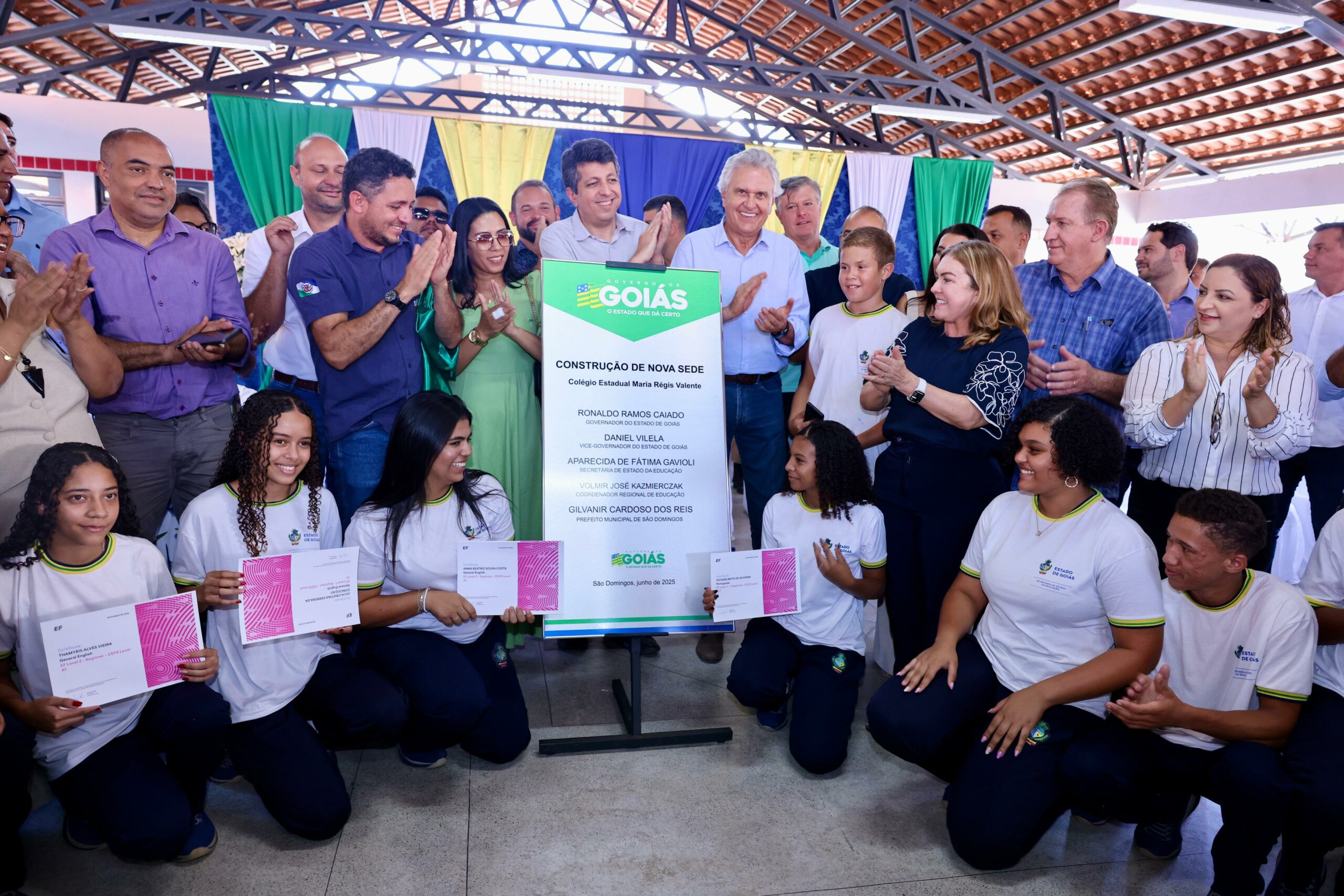 Caiado entrega nova sede de escola em São Domingos e reforça fim das unidades de placa no estado
