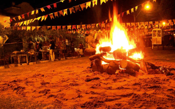 Arraiá Paroquial promete animar a noite de Arraias (TO) com comidas típicas, quadrilha e música ao vivo