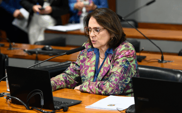 Senadora Damares Alves lamenta morte de brasileira que caiu em vulcão na Indonésia