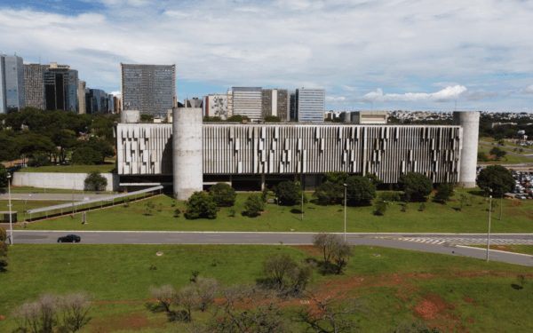 Comitiva do Eixo BR-010 se reúne com o DNIT para discutir federalização da GO-118 e TO-050