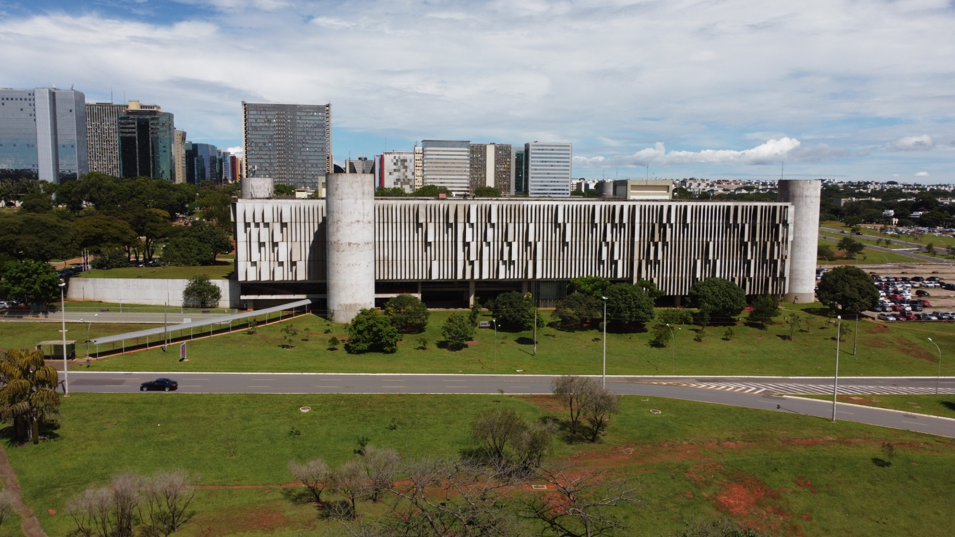 Comitiva do Eixo BR-010 se reúne com o DNIT para discutir federalização da GO-118 e TO-050
